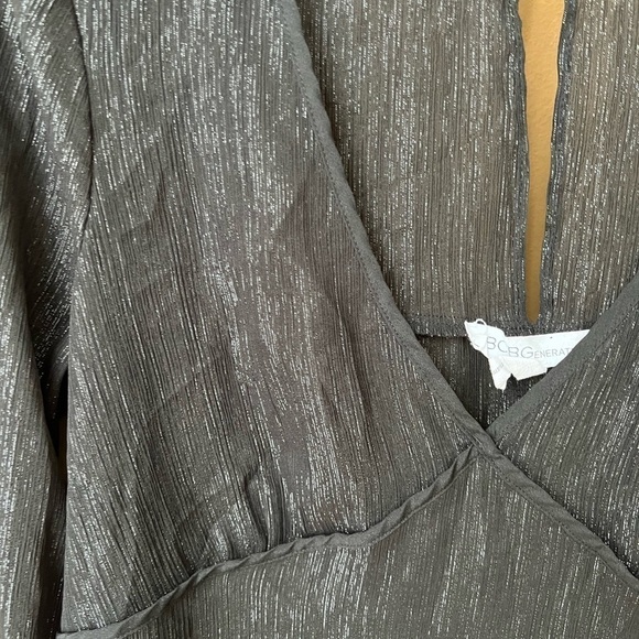 BCBGeneration Metallic Shift Dress with Long Bell Sleeves & Keyhole Back Size XS - Picture 9 of 10